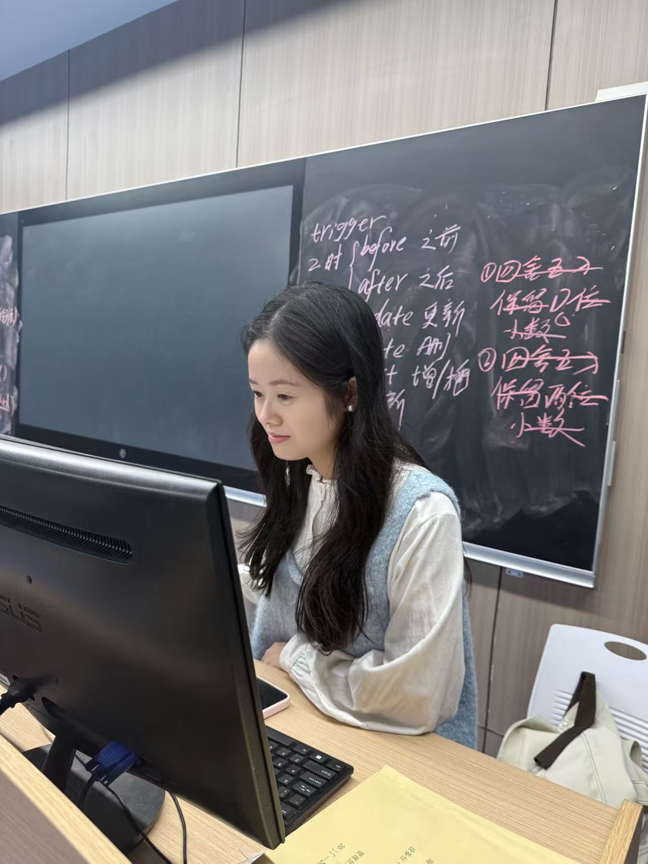 1760082329204422.jpg 崔哲诗f.jpg